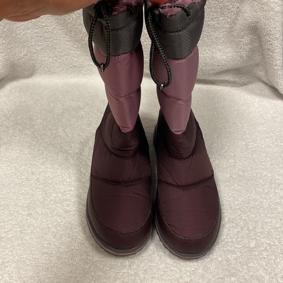 L.L.Bean Ultralight Waterproof Tall Snow Boot Dark Plum/Mauve Berry Size 5 kids - Picture 5 of 9